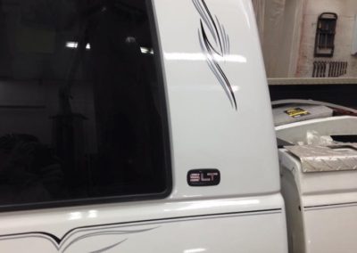 11937942 940673472662609 4040543371145073655 n 400x284 - Pinstriping